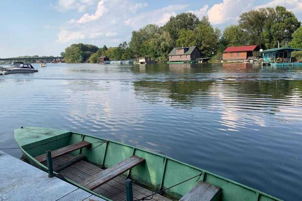 Houseboat - Beacon Of Happiness Hotel Братислава Екстериор снимка